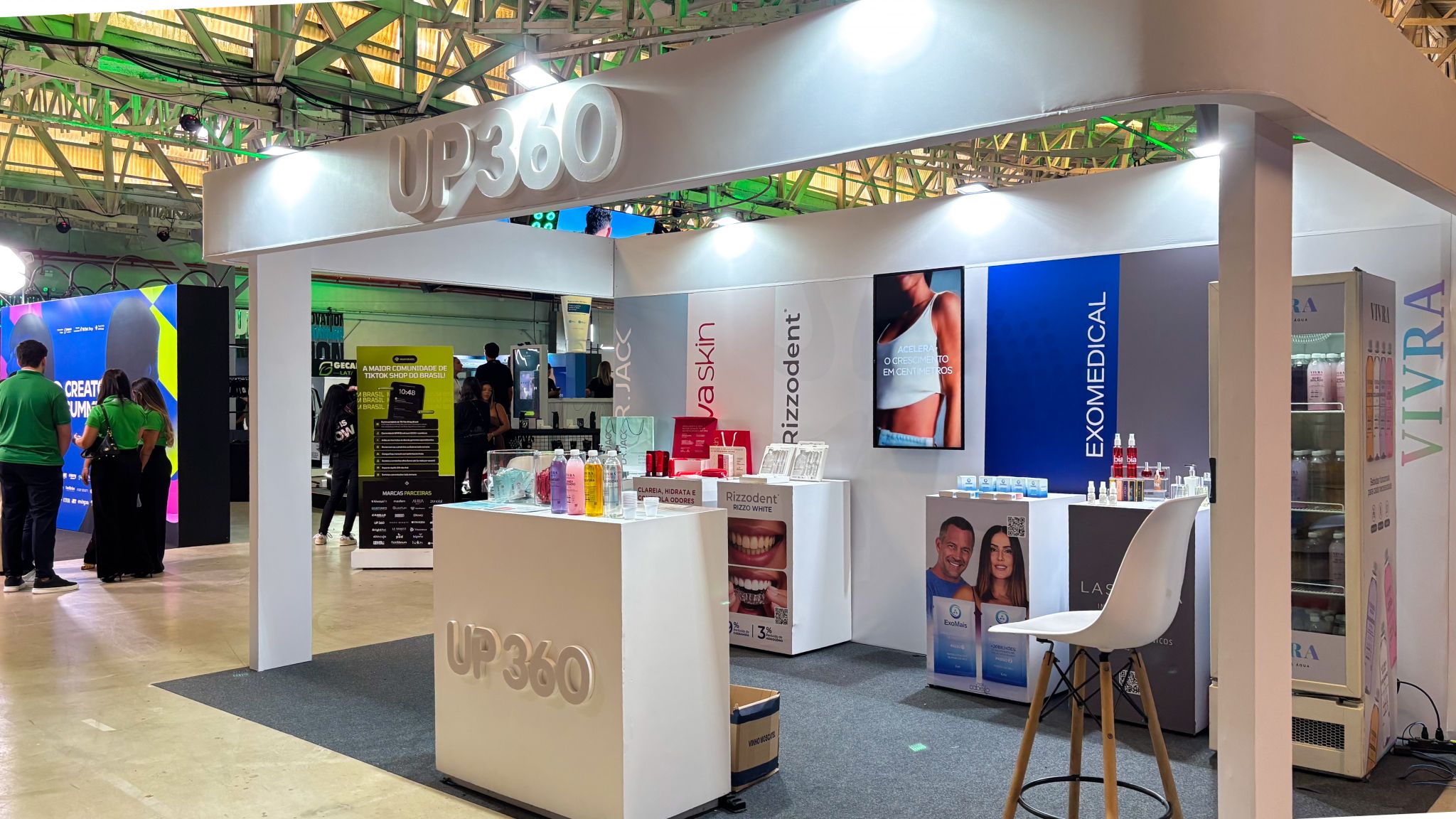 Stand Construído ou Modular: Qual Escolher?